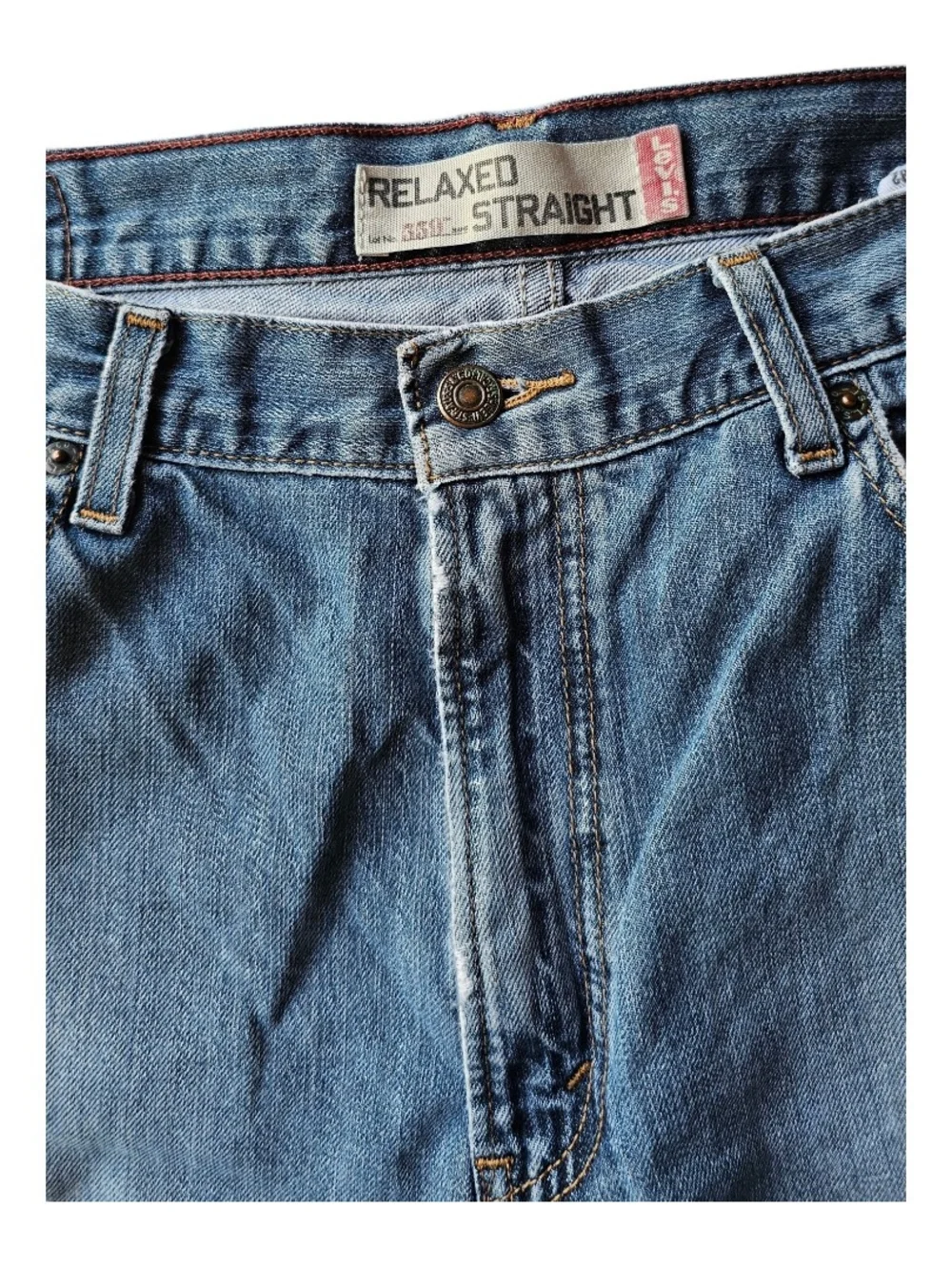 Vintage-style Levi’s 559 Relaxed Straight jeans in a perfectly worn medium wash - Picture 2 of 8